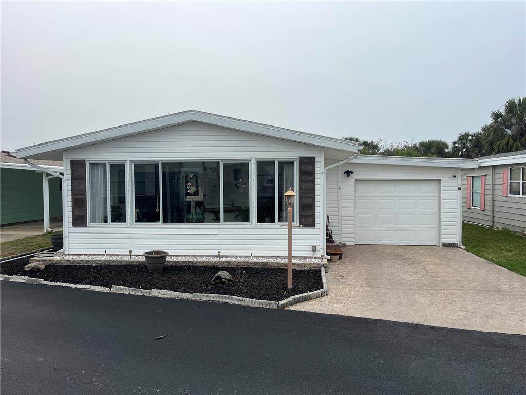 4 Windward Drive - Photo 1