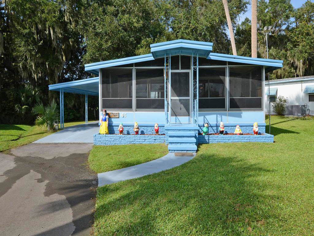 10 Cocos Plumosa Drive - Photo 1