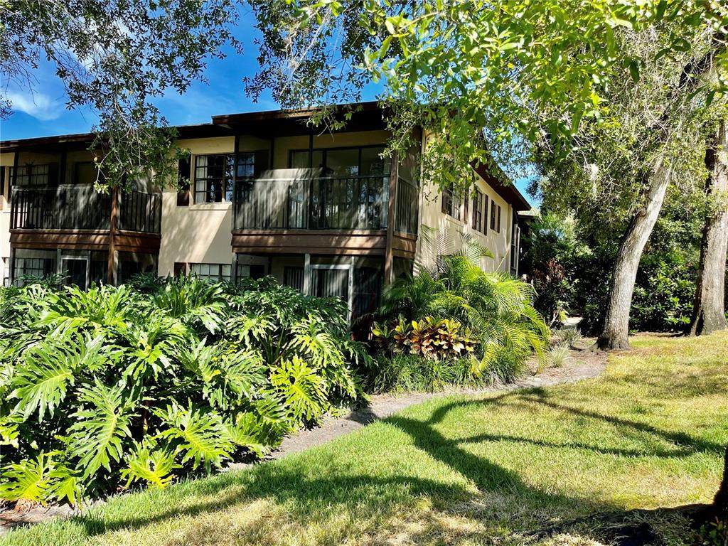 225 10TH Avenue - Photo 1