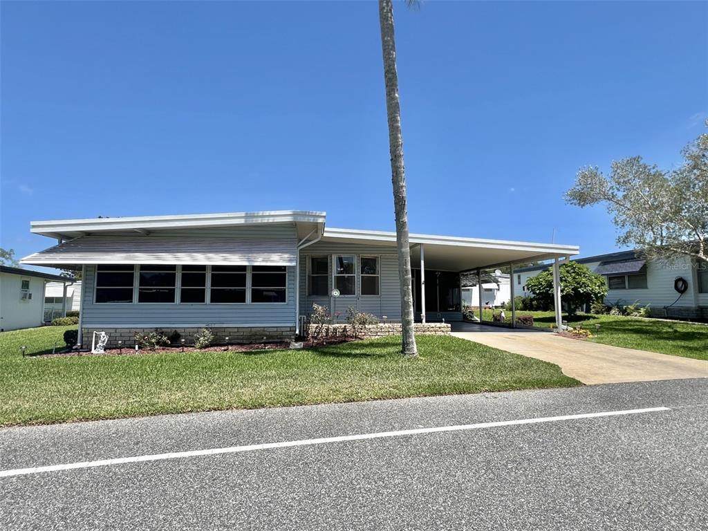 504 Hawthorne Boulevard - Photo 1