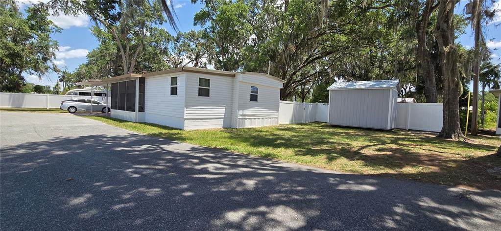 813 Oakwood Circle - Photo 1
