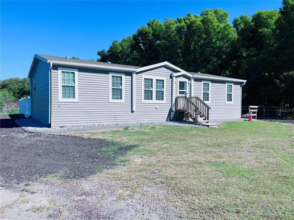 27020 Bloomfield Ave - Photo 1