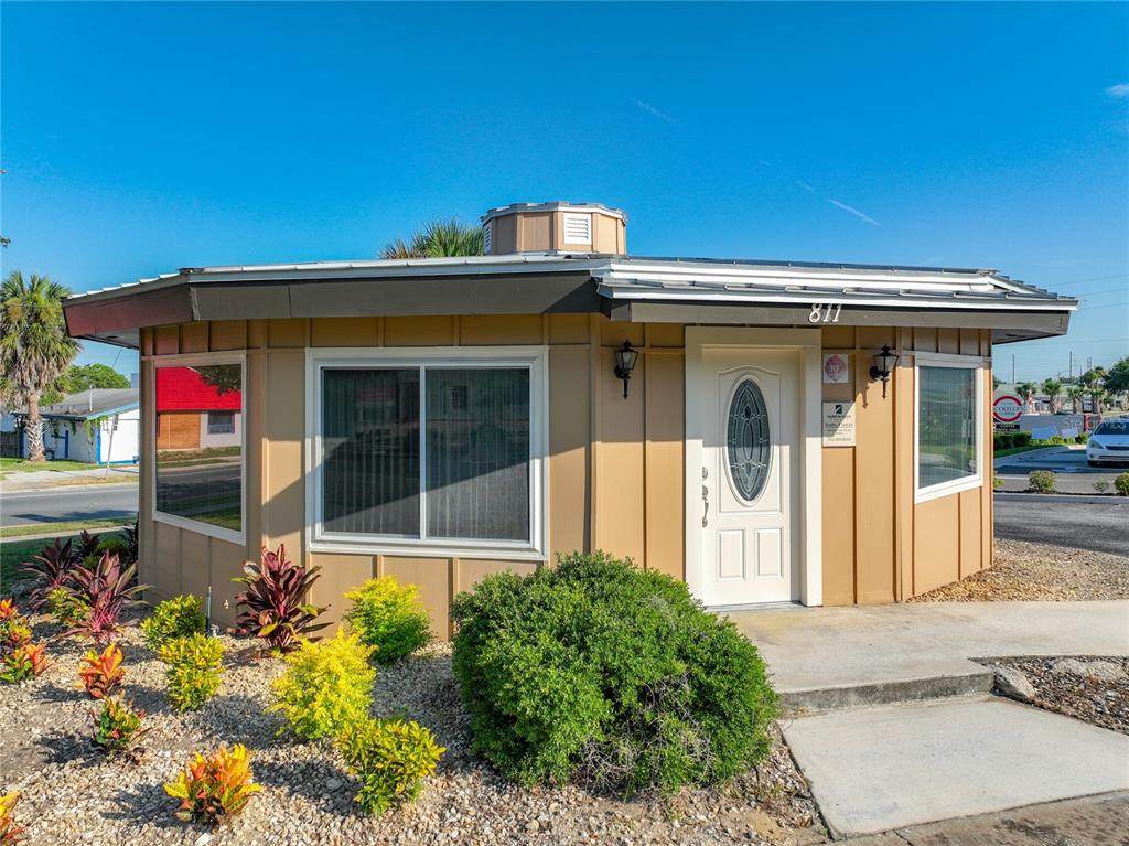 811 Bay Street - Photo 1