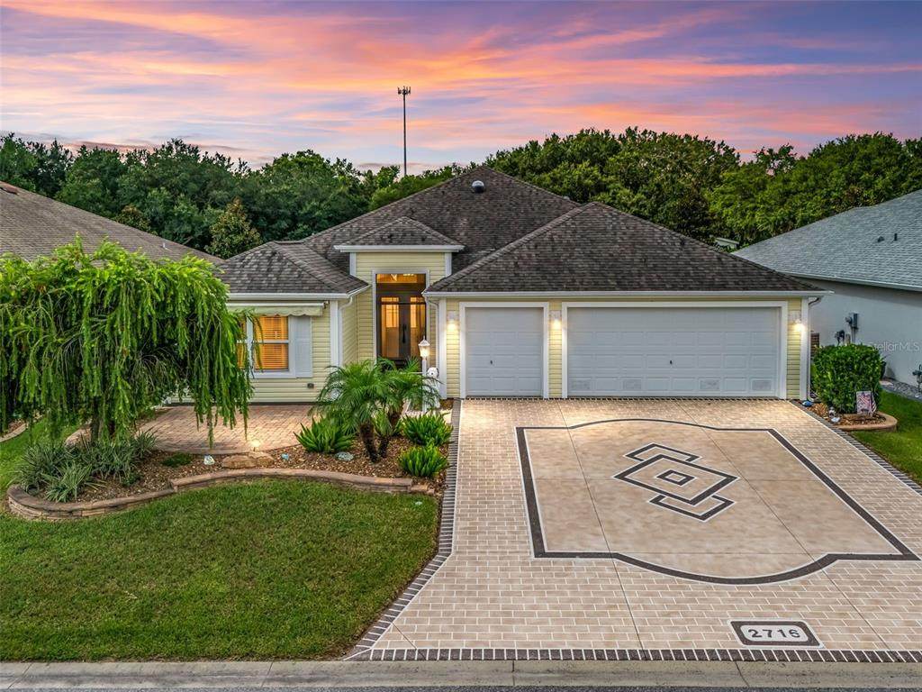 2716 Lyall Loop - Photo 1
