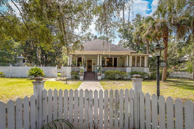 320 7TH Street - Photo 1