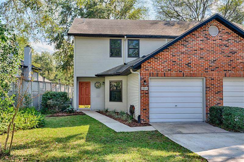 934 42ND Terrace - Photo 1