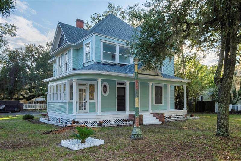 735 University Avenue - Photo 1