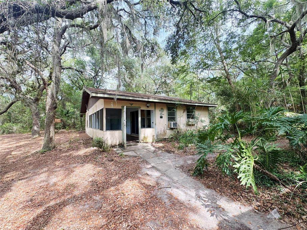 131 Emerald Place - Photo 1
