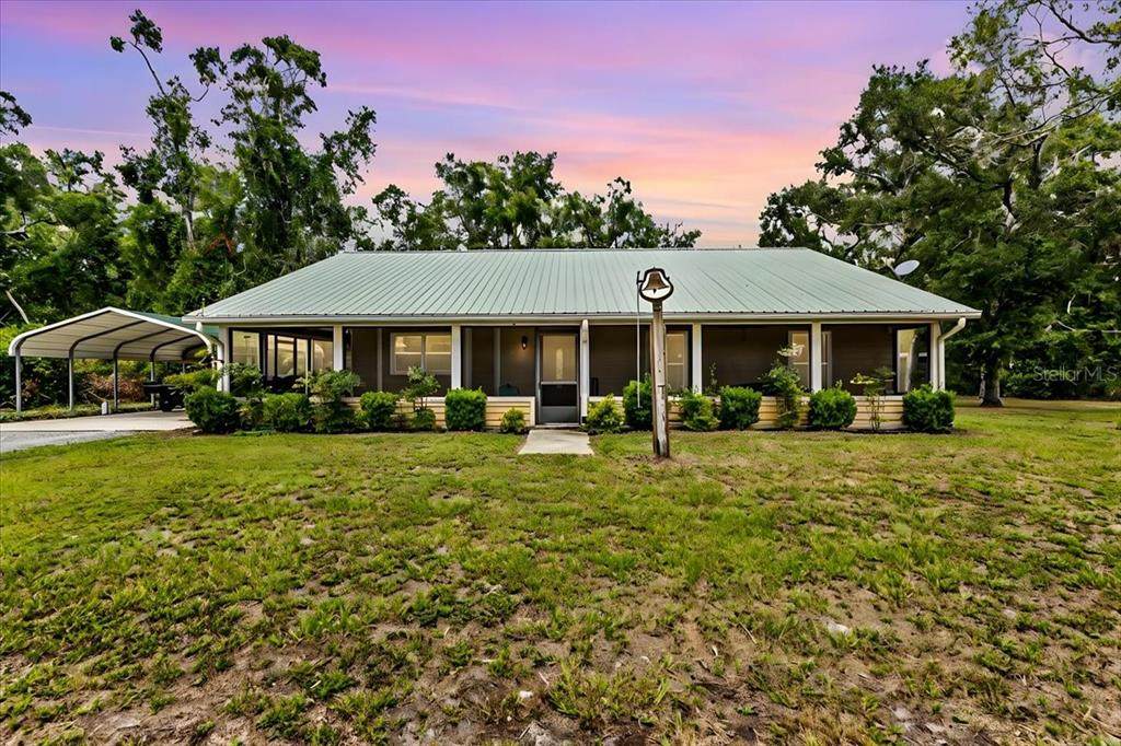 303 290TH Avenue - Photo 1