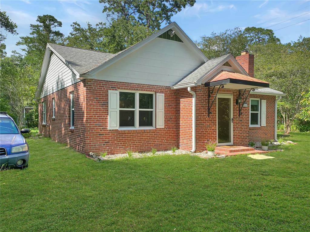 824 9TH Avenue - Photo 1