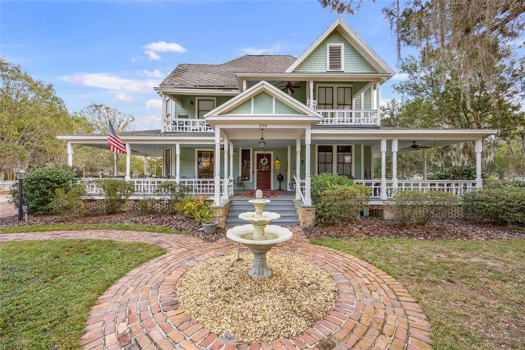 205 7TH Street - Photo 1