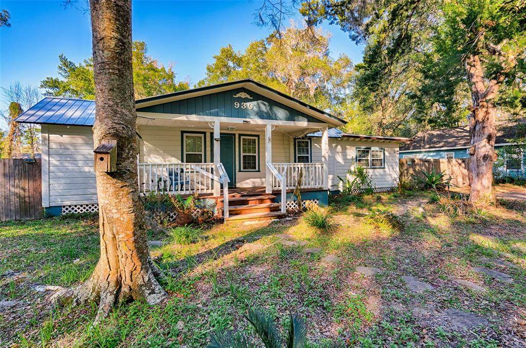 930 29TH Place - Photo 1