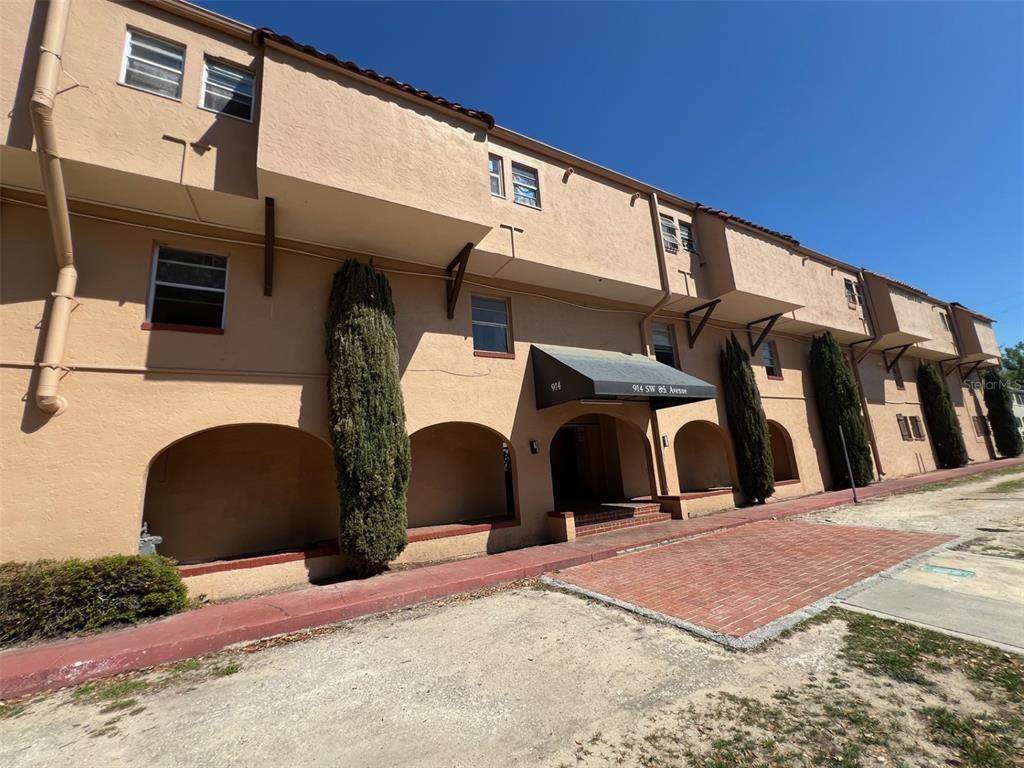 914 8TH Avenue - Photo 1