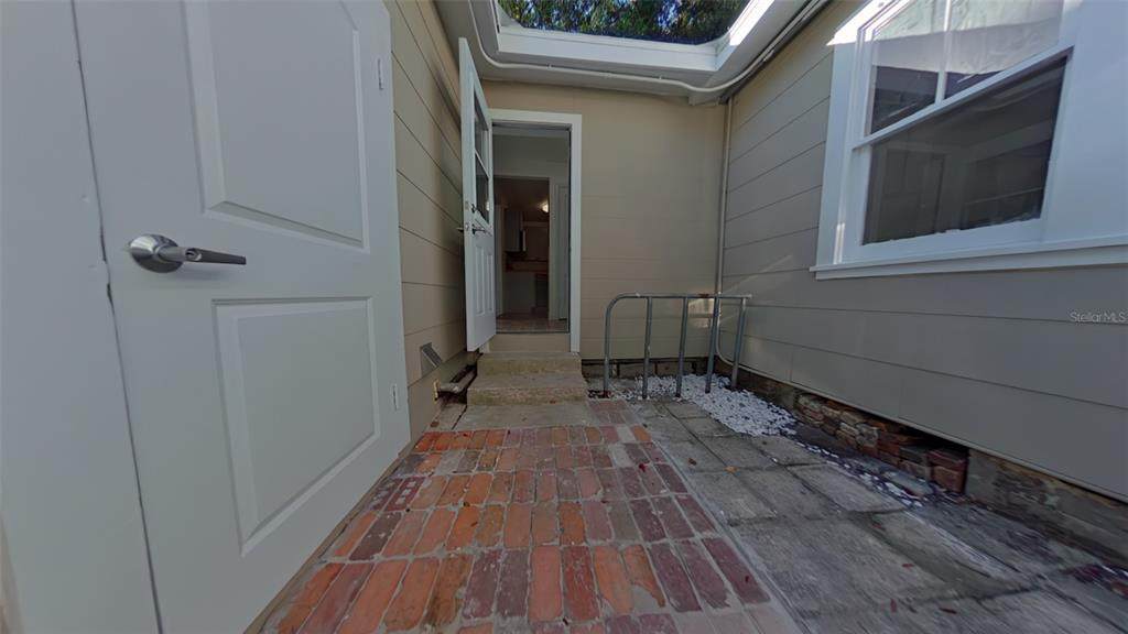 327 15TH Terrace - Photo 1