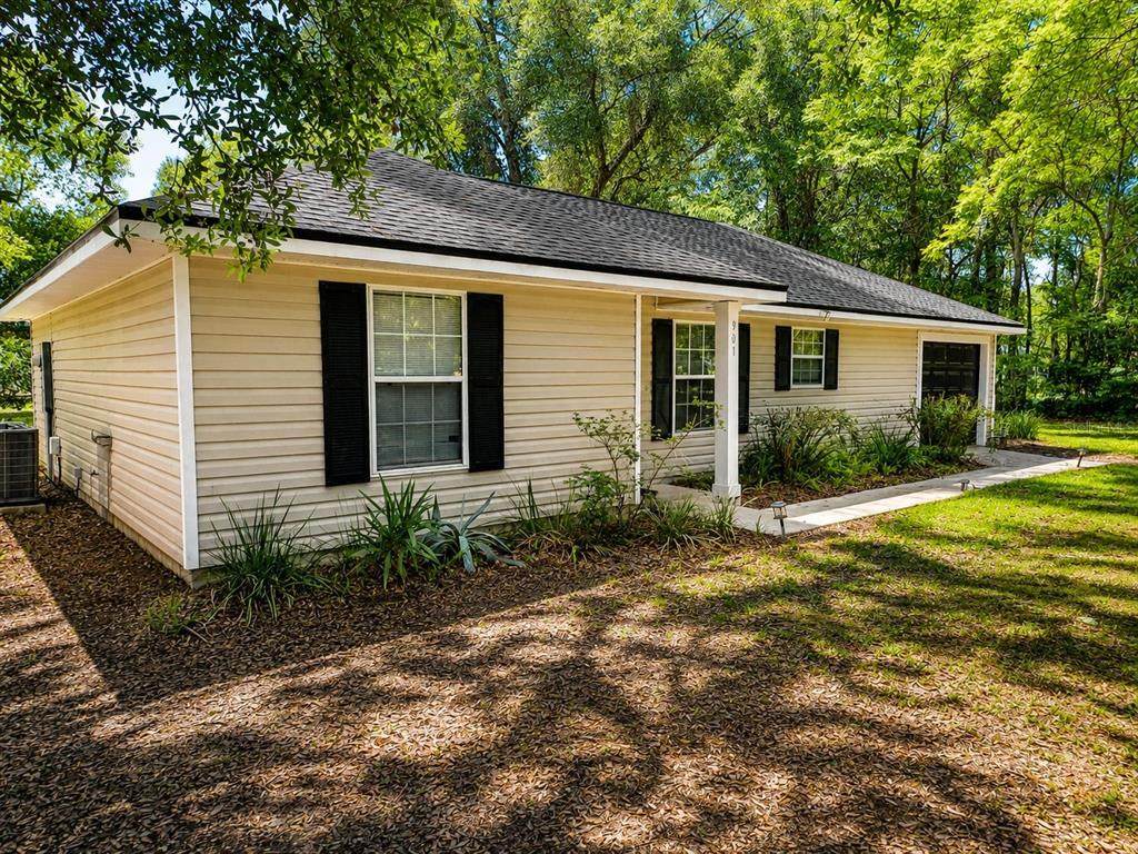 901 Pecan Street - Photo 1