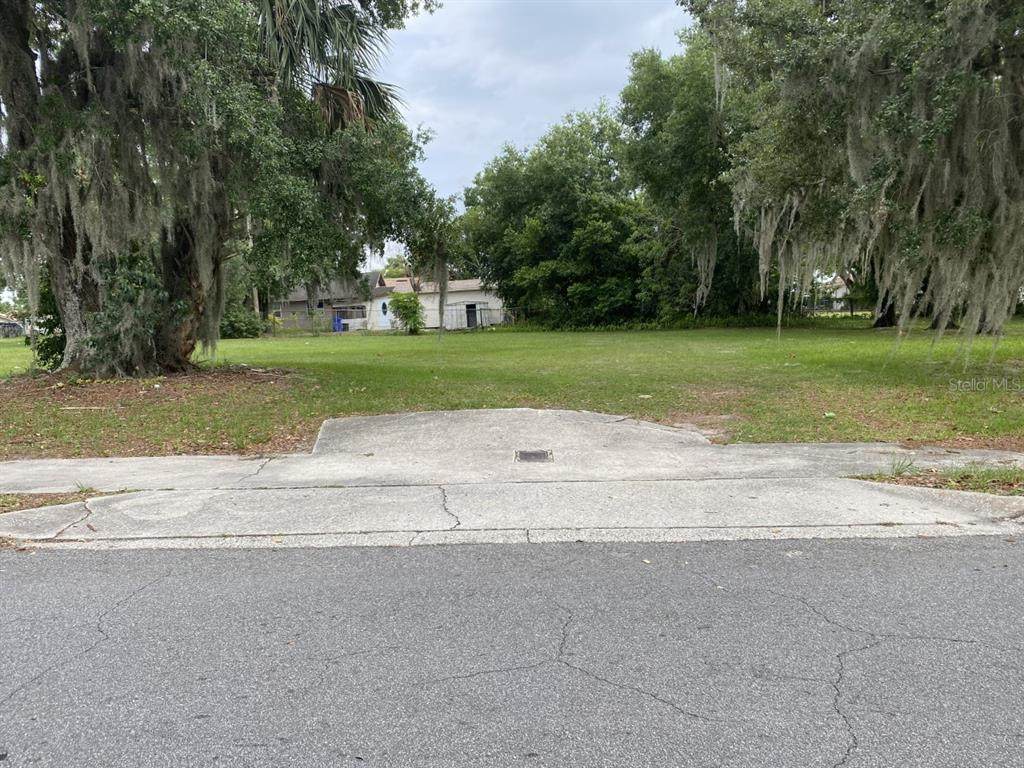 812 Emma Street - Photo 1