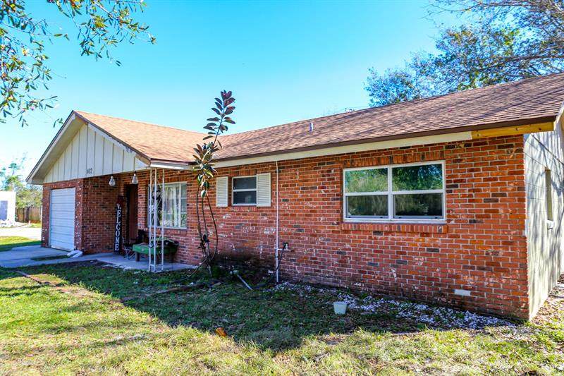 402 Thomas Avenue - Photo 1