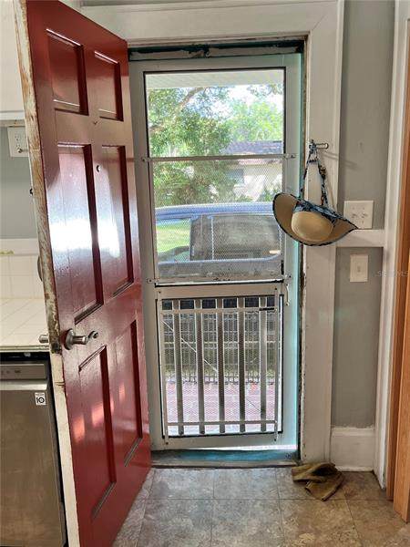 710 Oak Avenue - Photo 1