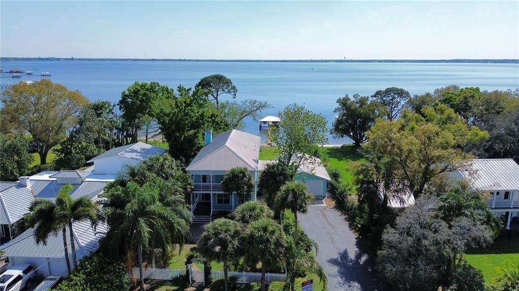 2571 Lakeview Drive - Photo 1