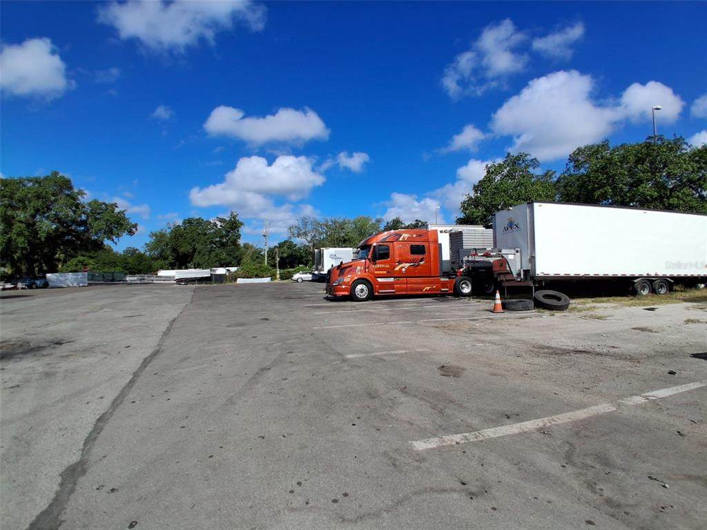 7001 Causeway Boulevard - Photo 1