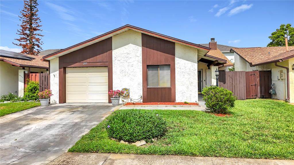 2115 Kings Crossing - Photo 1