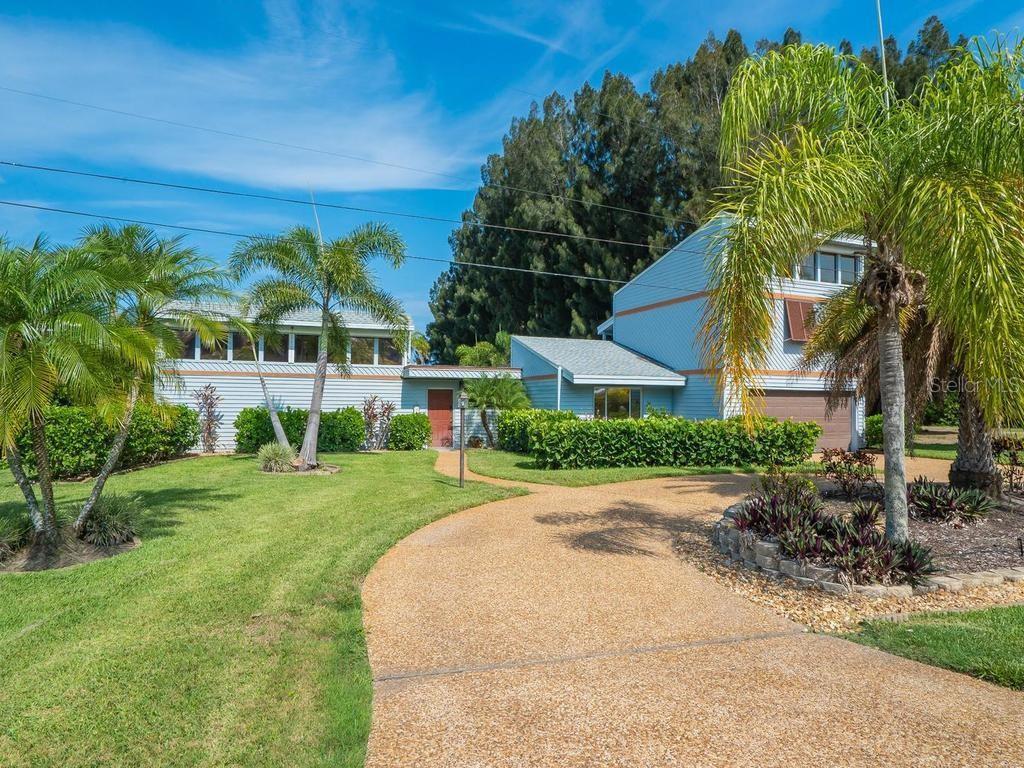 1112 Sunset Drive - Photo 1