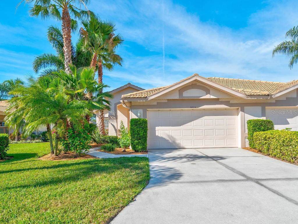 9504 Forest Hills Circle - Photo 1