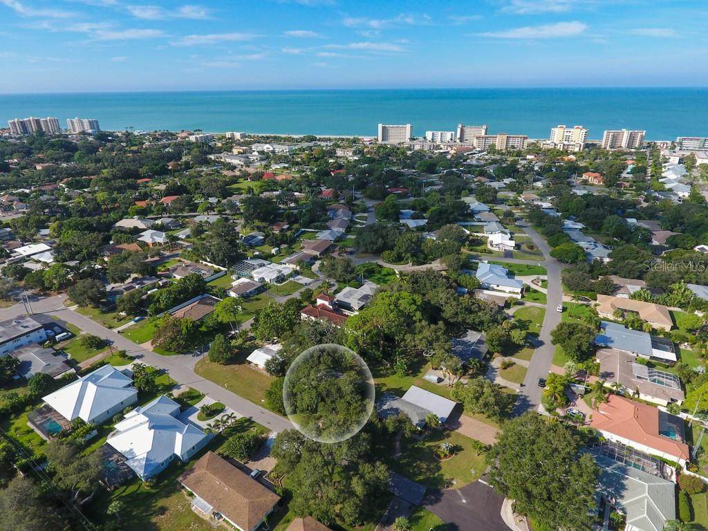 305 Park Boulevard - Photo 1