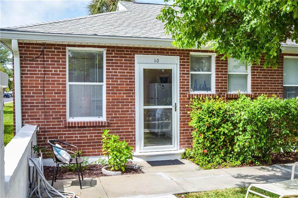 908 Villas Drive - Photo 1