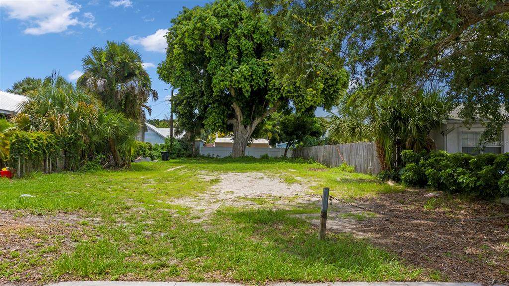 712 Groveland Avenue - Photo 1