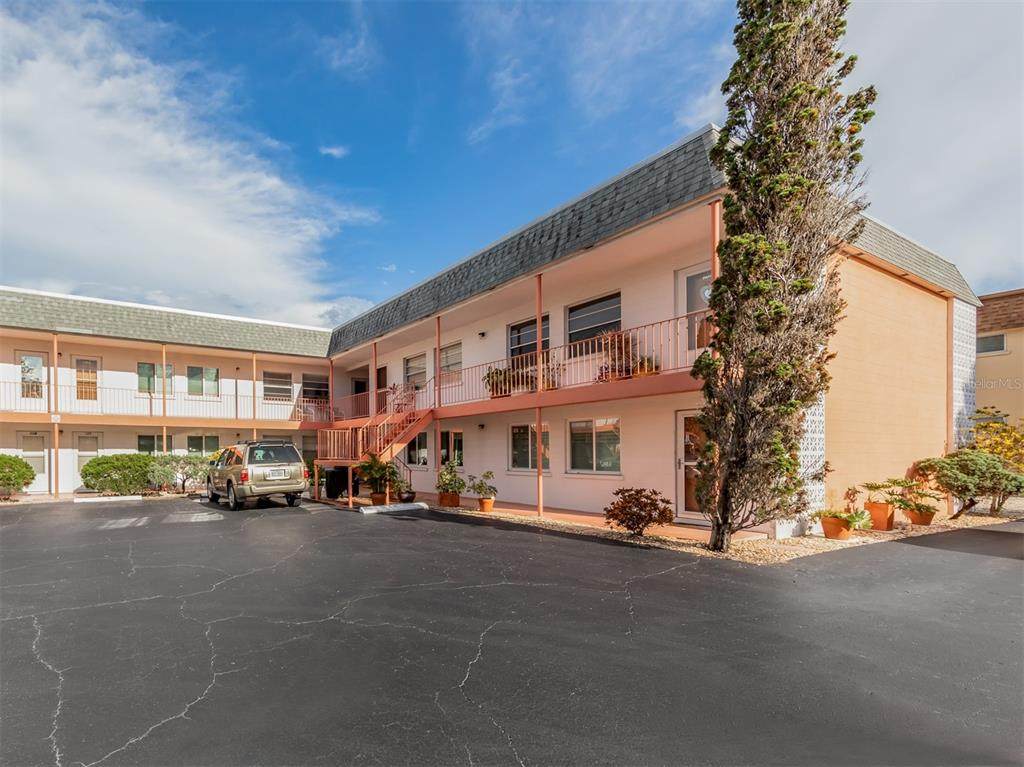 220 Park Boulevard - Photo 1