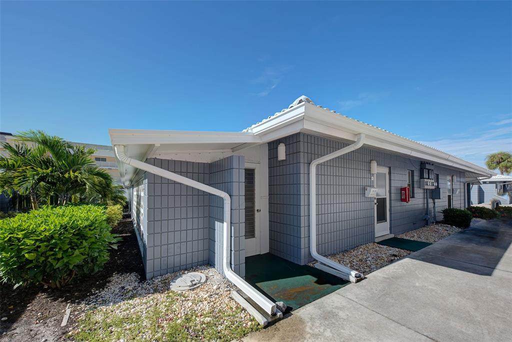 1205 Tarpon Center Drive - Photo 1