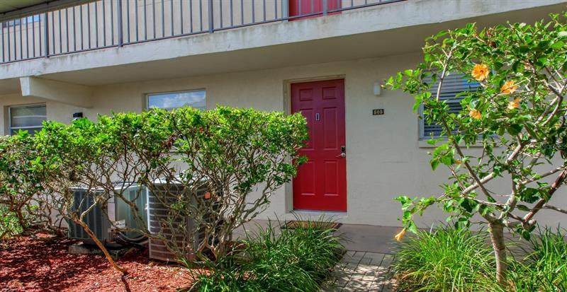 505 Parkdale Mews - Photo 1