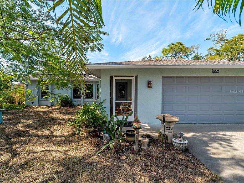 1098 Iowa Ave - Photo 1