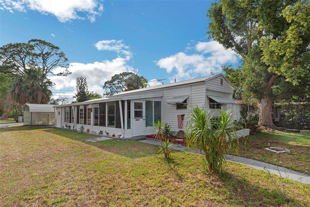 5224 Pineland Avenue - Photo 1