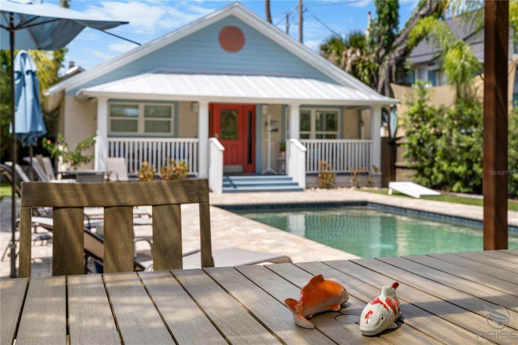 305 Live Oak - Photo 1