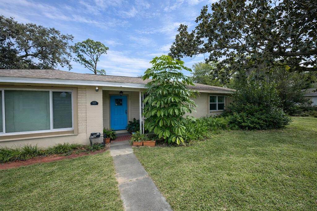 321 Roslyn Avenue - Photo 1