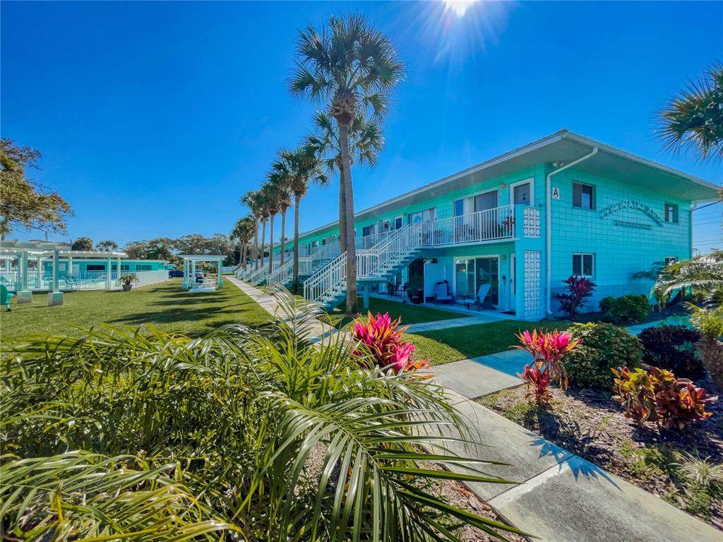 541 Peninsula Avenue - Photo 1
