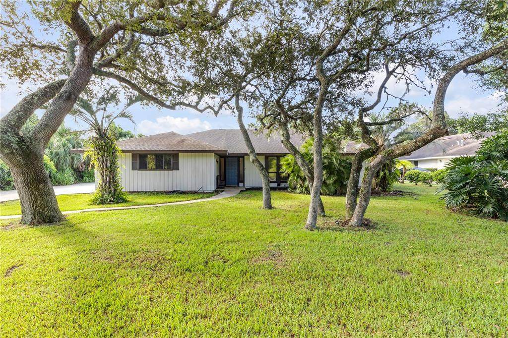 530 Club House Boulevard - Photo 1
