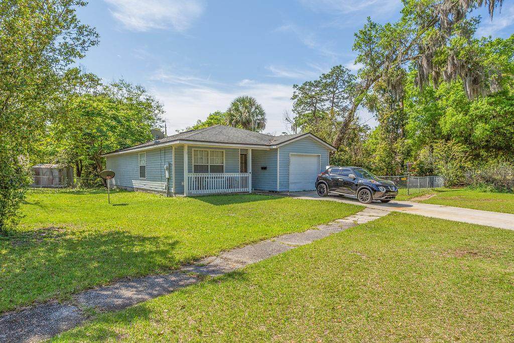 1082 Lake Forest Boulevard - Photo 1