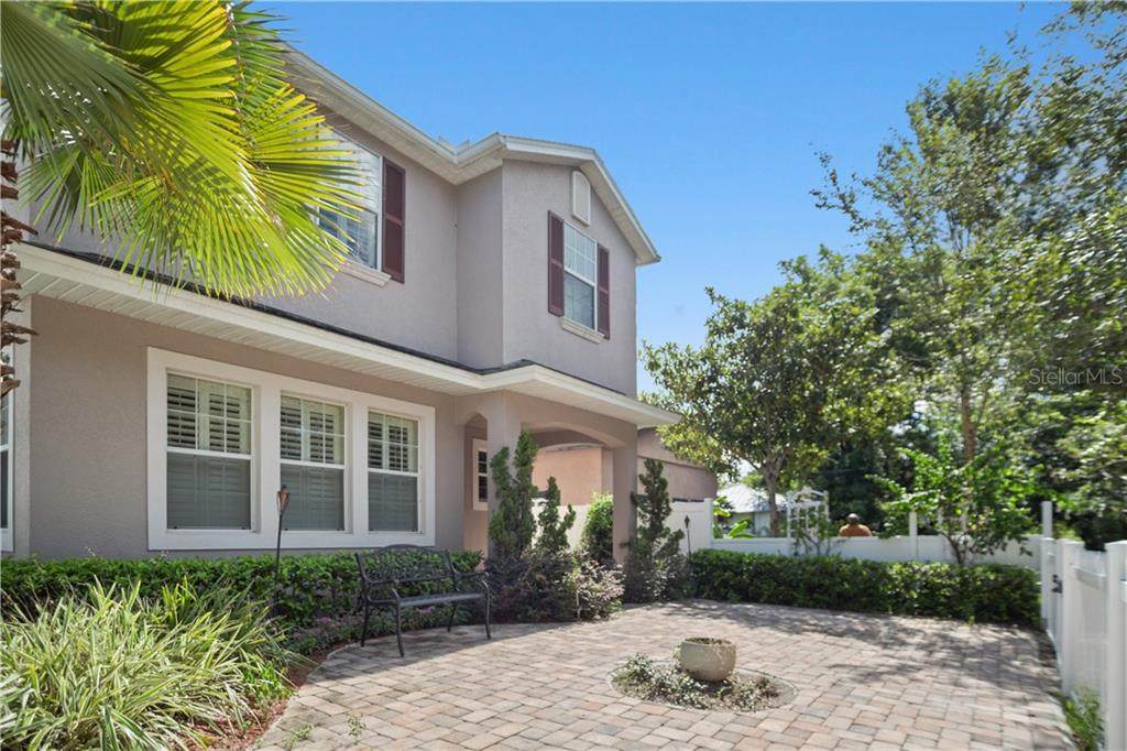 1426 Catherine Street - Photo 1