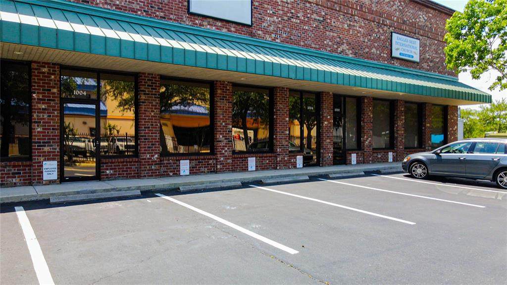 556 Florida Central Parkway - Photo 1
