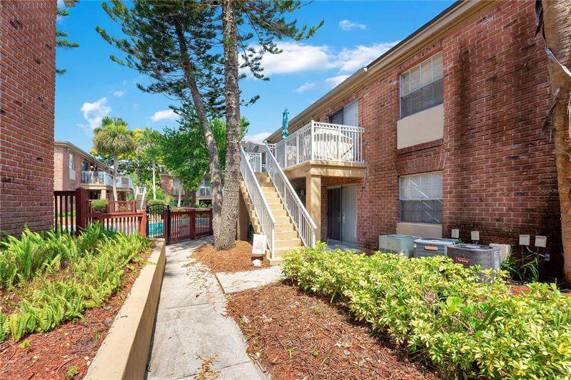 476 Banyon Tree Circle - Photo 1