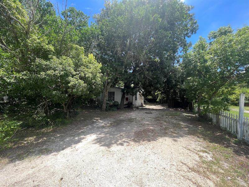 1637 Pinecrest Court - Photo 1