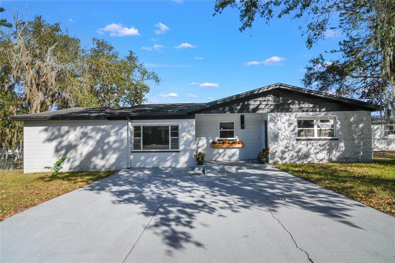126 Kenilwood Lane - Photo 1