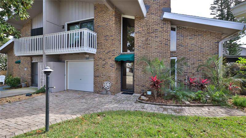 152 Breezeway Court - Photo 1