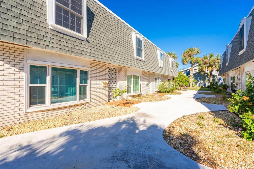 315 Glenview Boulevard - Photo 1