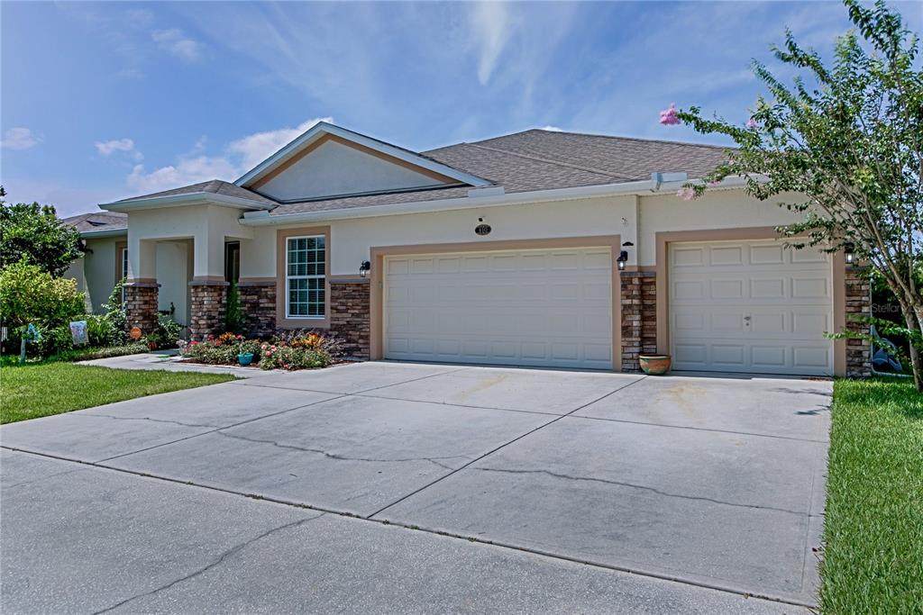 410 Victoria Trails Boulevard - Photo 1