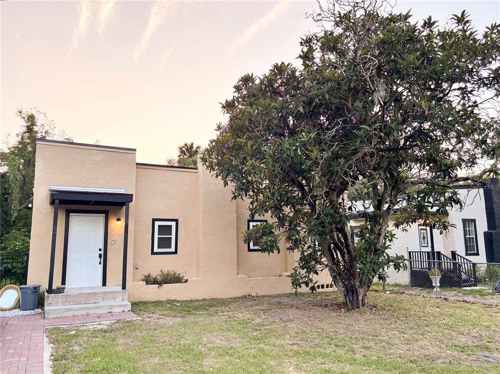 112 Avocado Avenue - Photo 1
