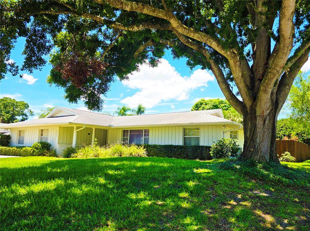 5096 The Oaks Circle - Photo 1